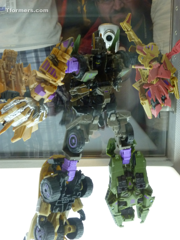 San Diego Comic Con 2012 Exclusive Bruticus G1 Colors  (19 of 134)